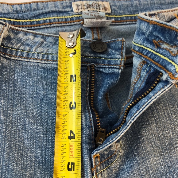 Women’s SO “Wear it declare it” Jeans SZ 15 Inseam 32” Flare Bottom Waist 31/33 - Picture 6 of 12